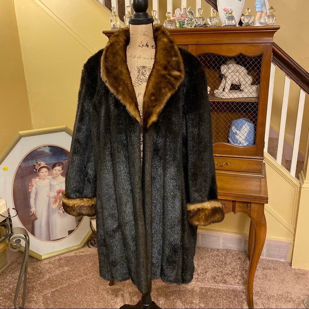 Pamela McCoy Faux Fur Coat.  EUC. - Picture 2 of 16